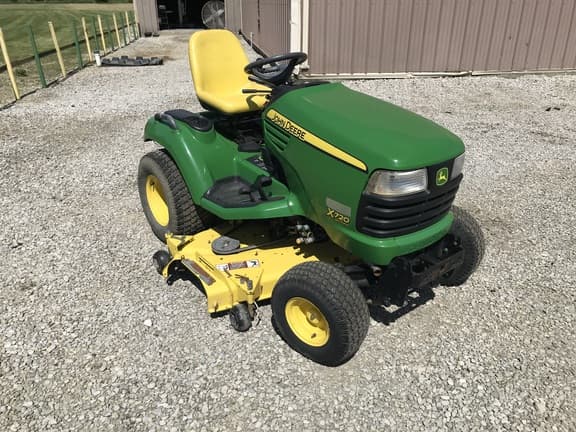 Image of John Deere X720 equipment image 1