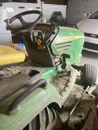 Image of John Deere X720 equipment image 3