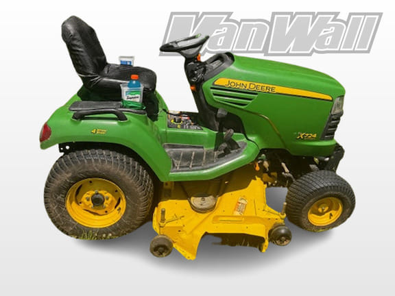 2011 John Deere X724 Equipment Image0