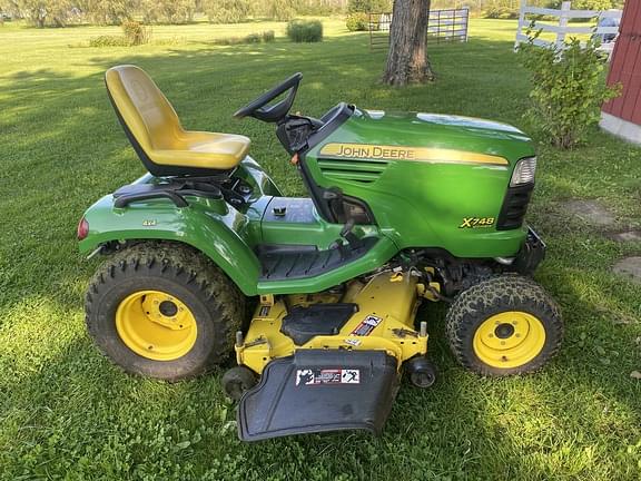 Image of John Deere X748 equipment image 1