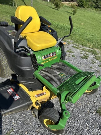 2011 John Deere Z445 Equipment Image0