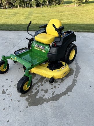2011 John Deere Z445 Equipment Image0