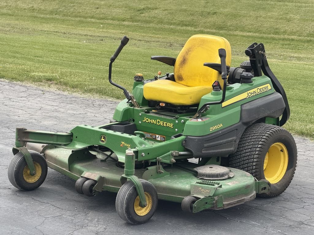 2011 John Deere Z950A Equipment Image0