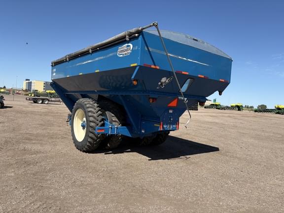 Image of Kinze 1050 equipment image 3