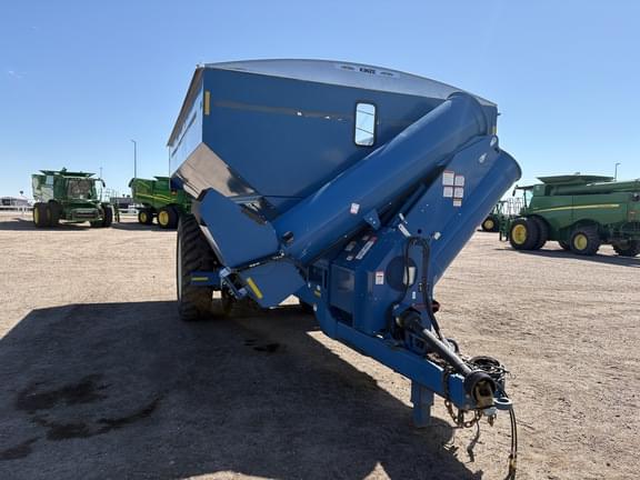 Image of Kinze 1050 equipment image 1
