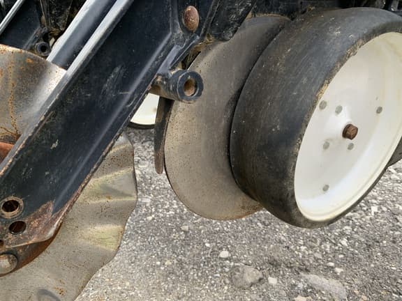 Image of Kinze 3600 equipment image 2