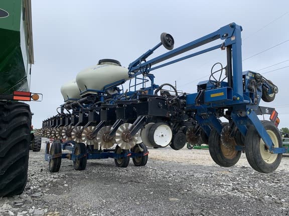 Image of Kinze 3600 equipment image 1