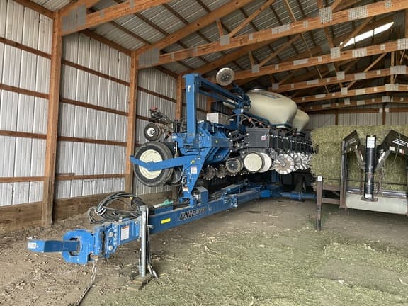 Image of Kinze 3660 equipment image 3