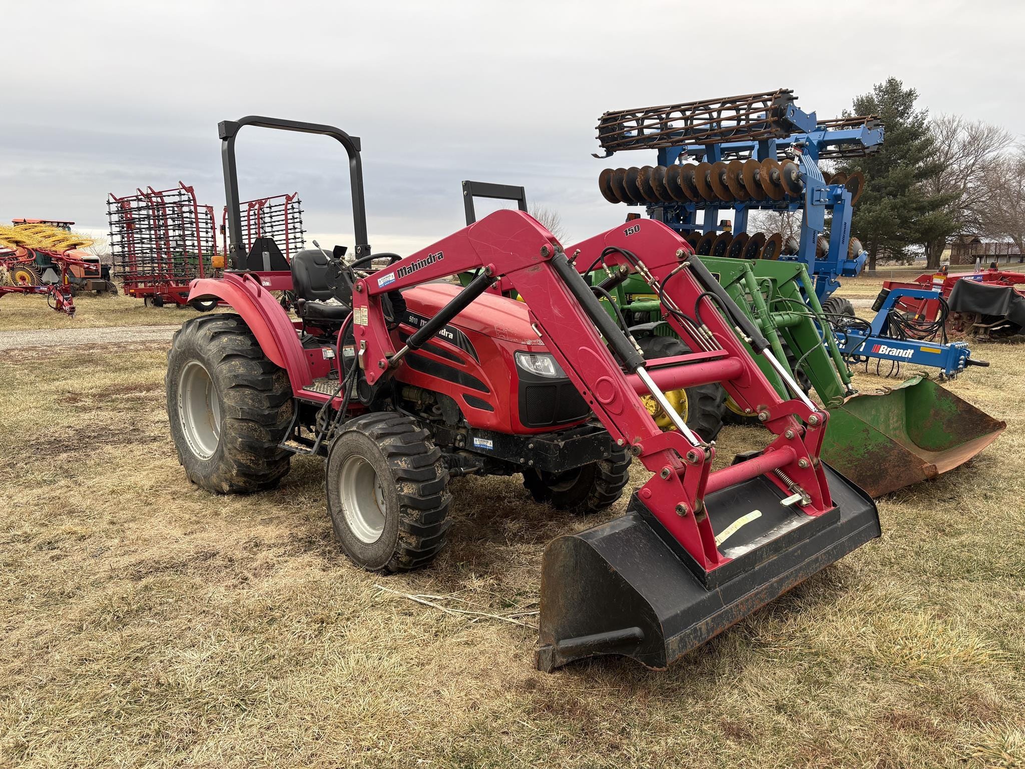 2011 Mahindra 5010 Equipment Image0