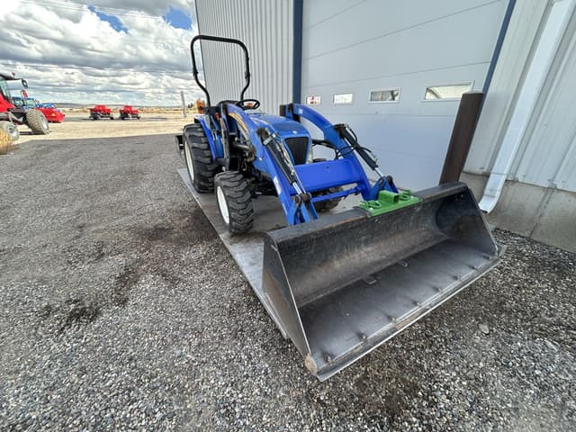 Image of New Holland Boomer 40 equipment image 1