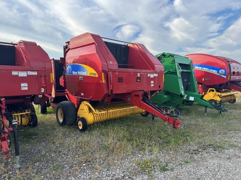 2011 New Holland BR7090 Equipment Image0