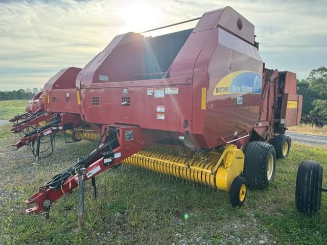 Image of New Holland BR7090 equipment image 2