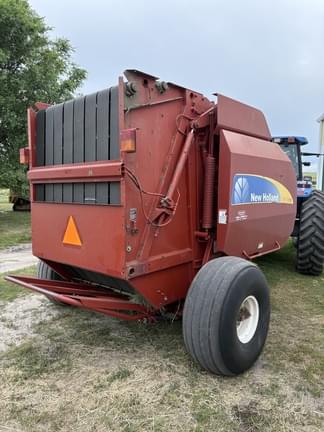 Image of New Holland BR7090 equipment image 4