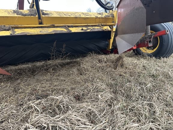 Image of New Holland H7150 equipment image 4