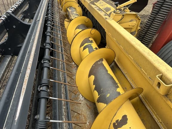 Image of New Holland H7150 equipment image 3