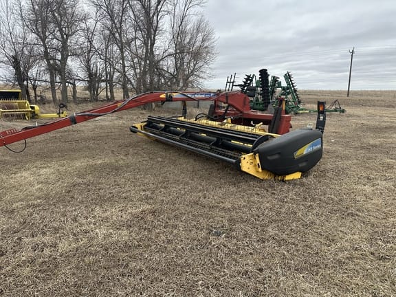 2011 New Holland H7150 Equipment Image0