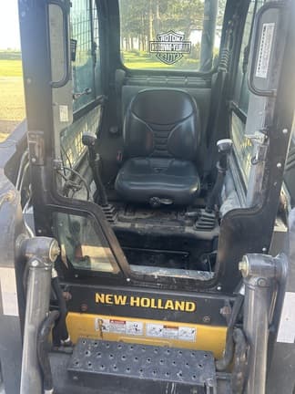 Image of New Holland L218 equipment image 4