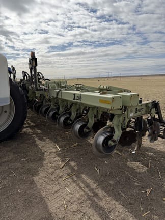 2011 Orthman 839-030 Equipment Image0