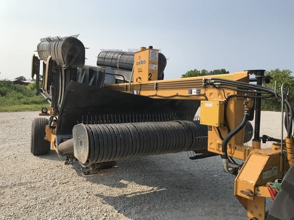 Image of Oxbo 334 equipment image 1