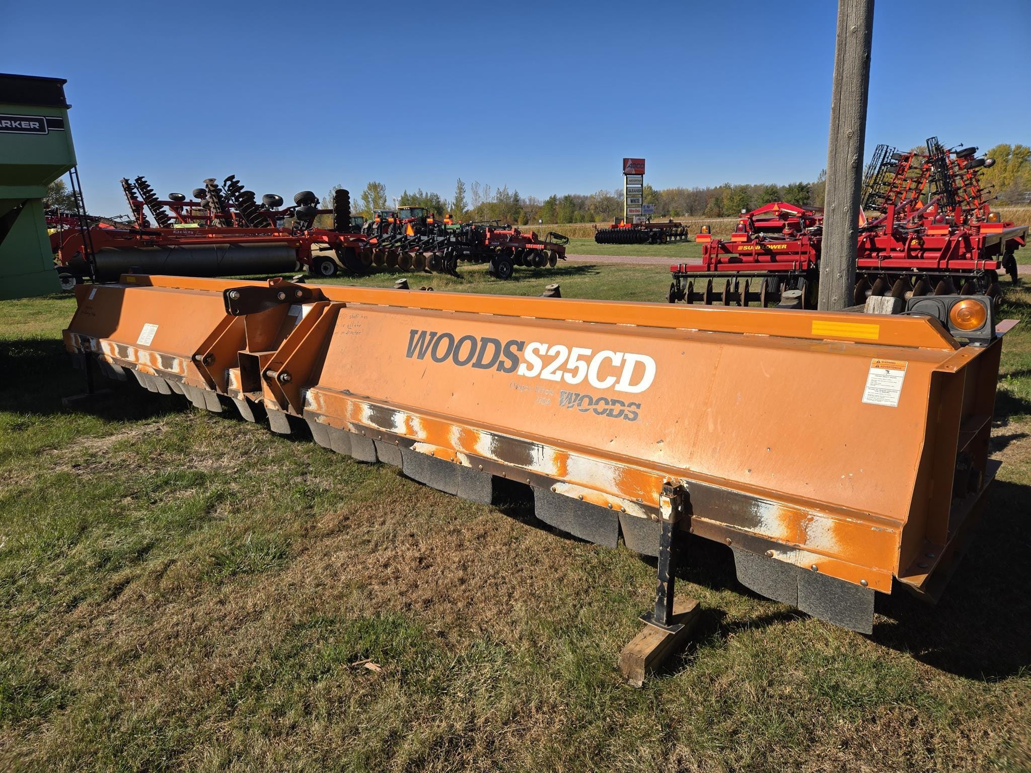 2011 Woods S25CD Equipment Image0