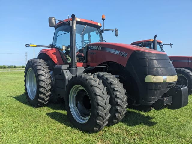 Image of Case IH Magnum 235 equipment image 2