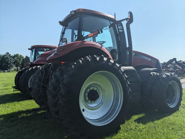 Image of Case IH Magnum 235 equipment image 4