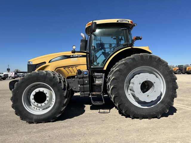 Image of Challenger MT685D equipment image 1