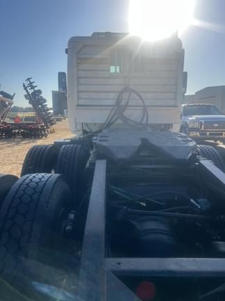 Image of Freightliner Cascadia equipment image 4