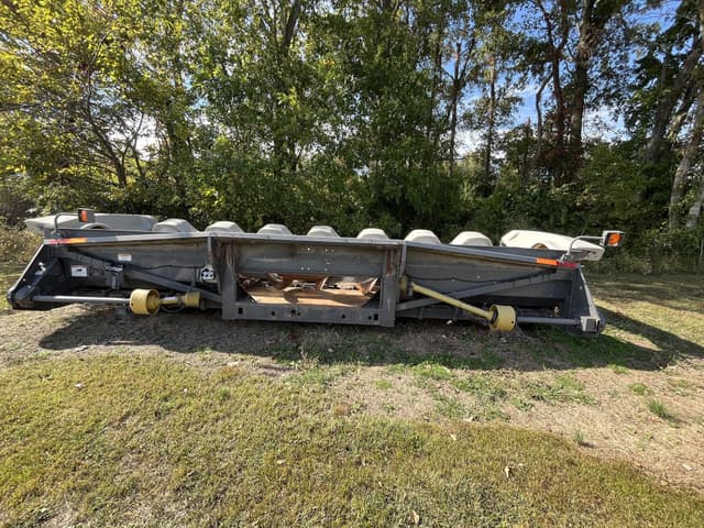 Image of Gleaner 3000 equipment image 2