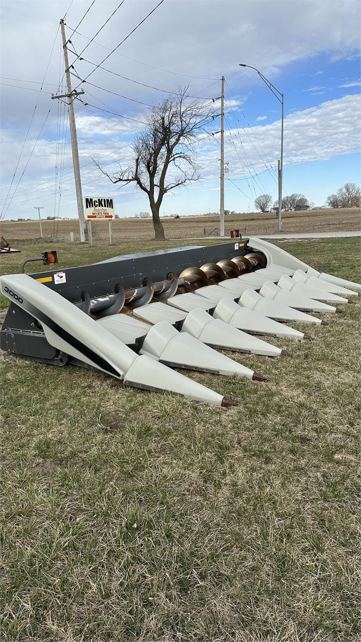 2012 Gleaner 3000 Equipment Image0