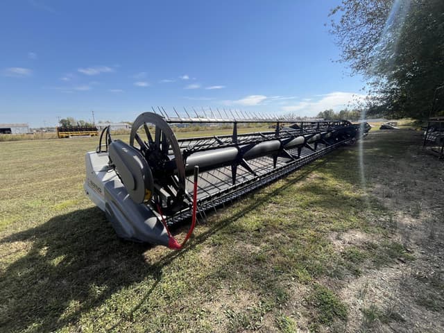 Image of Gleaner 9250 equipment image 2