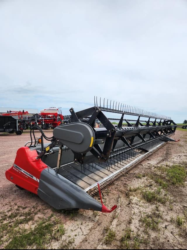 Image of Gleaner 9250 equipment image 1