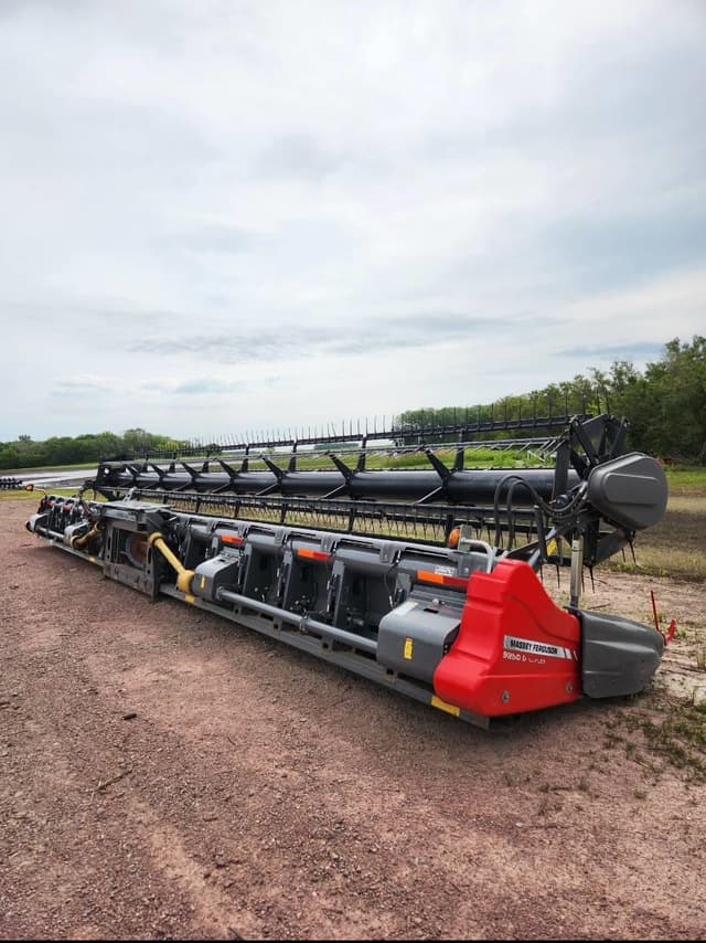 Image of Gleaner 9250 equipment image 2
