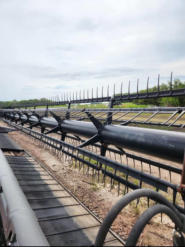 Image of Gleaner 9250 equipment image 3