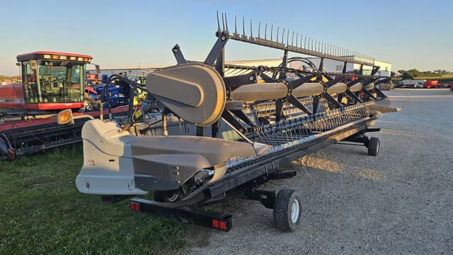 Image of Gleaner 9250 equipment image 3