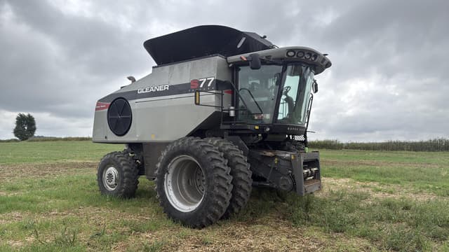 Image of Gleaner S77 equipment image 1