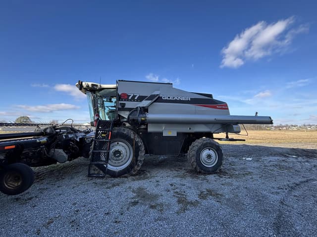 Image of Gleaner S77 equipment image 1