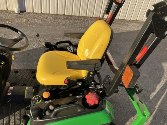Image of John Deere 1026R equipment image 4