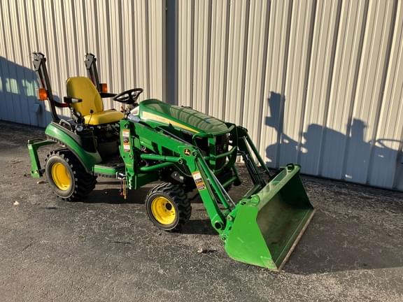 Image of John Deere 1026R equipment image 3