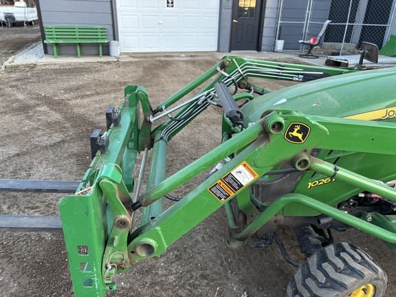 Image of John Deere 1026R equipment image 3