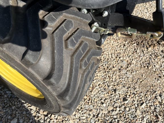 Image of John Deere 1026R equipment image 4