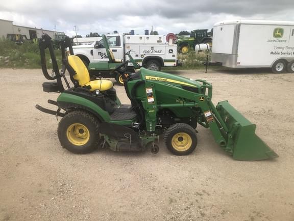Image of John Deere 1026R equipment image 3