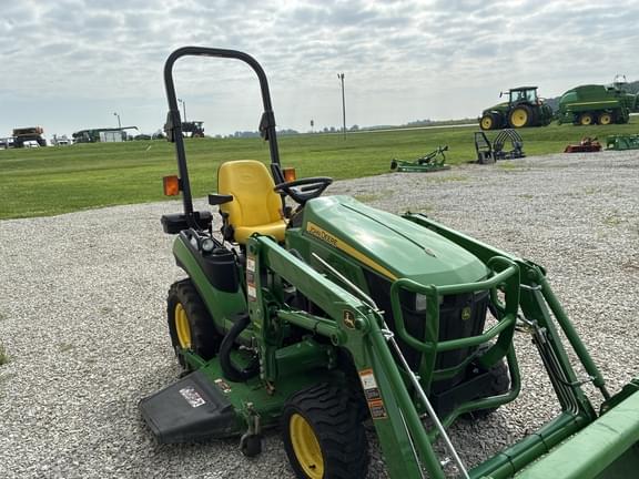 Image of John Deere 1026R equipment image 4