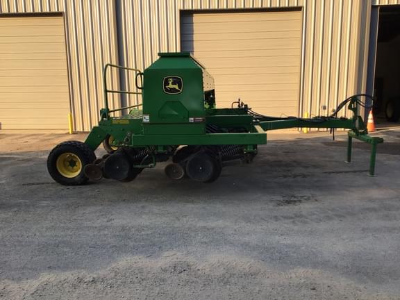 Image of John Deere 1590 equipment image 1