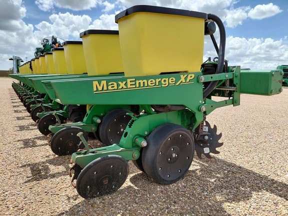 Image of John Deere 1720 equipment image 3