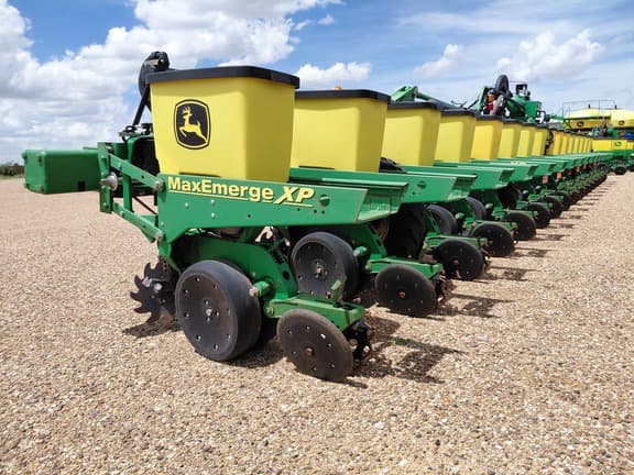 Image of John Deere 1720 equipment image 2