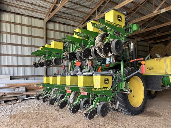 Image of John Deere 1720 equipment image 1