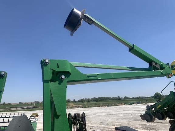 Image of John Deere 1760 equipment image 1