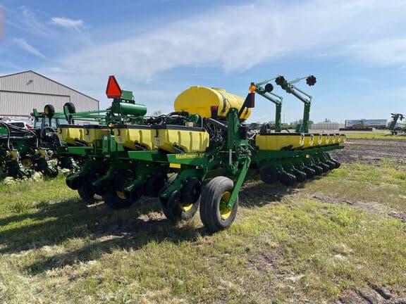 Image of John Deere 1770 equipment image 4