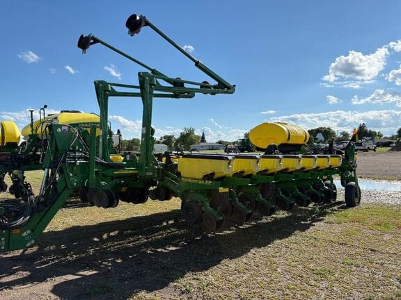 2012 John Deere 1770 Equipment Image0